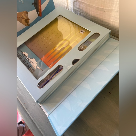 Paper planes kit and book - Picture 12 of 14